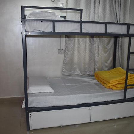 Hotel Hyderabad Wanderers Cave Extérieur photo