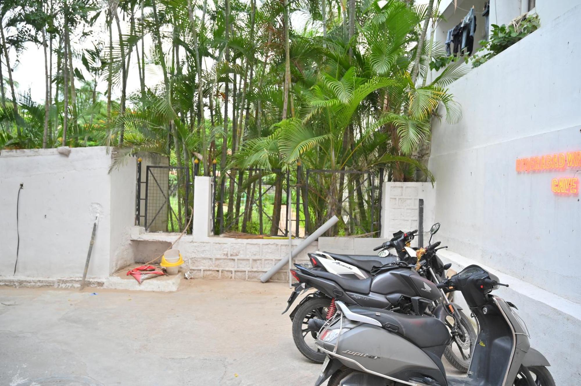 Hotel Hyderabad Wanderers Cave Extérieur photo